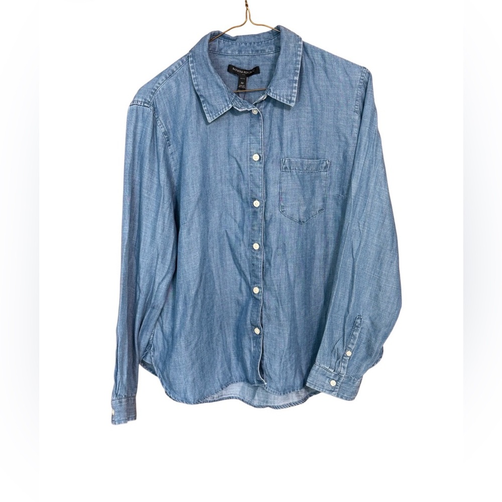 Banana Republic Petite Medium Chambray Button Down